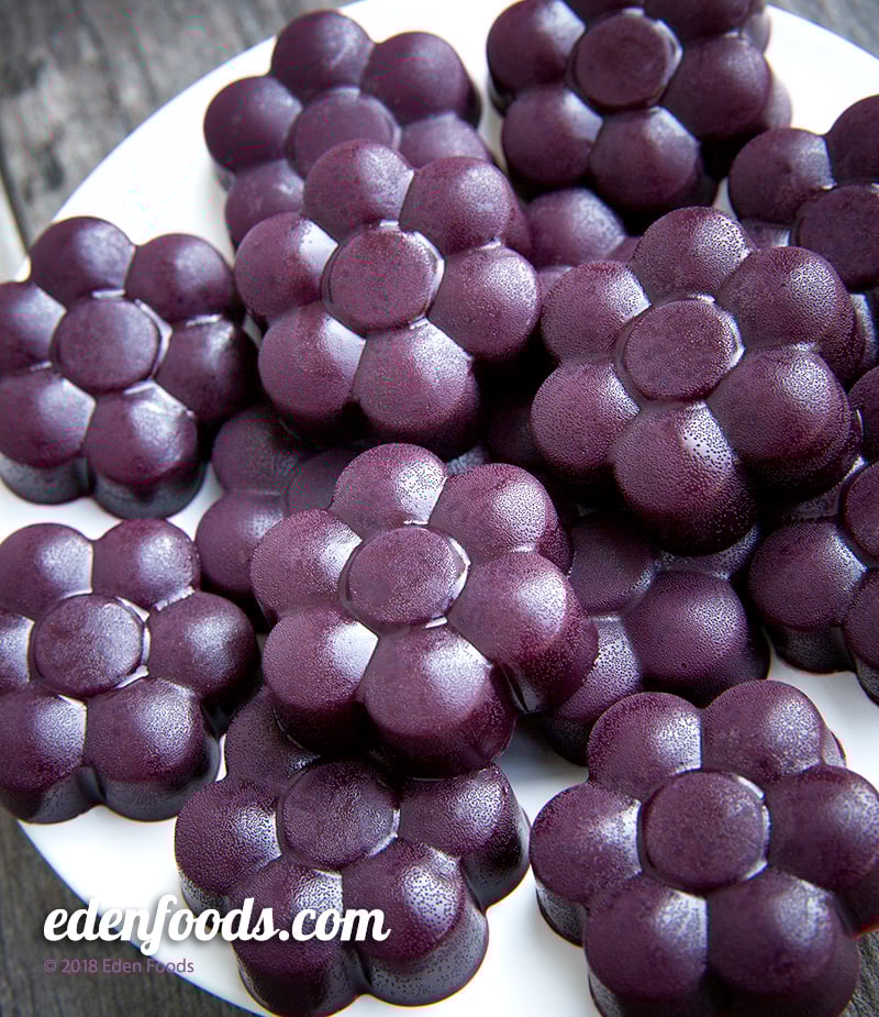 Grape Gummy Daisy Fruit Snacks Grape Gummy Daisy Fruit Snacks