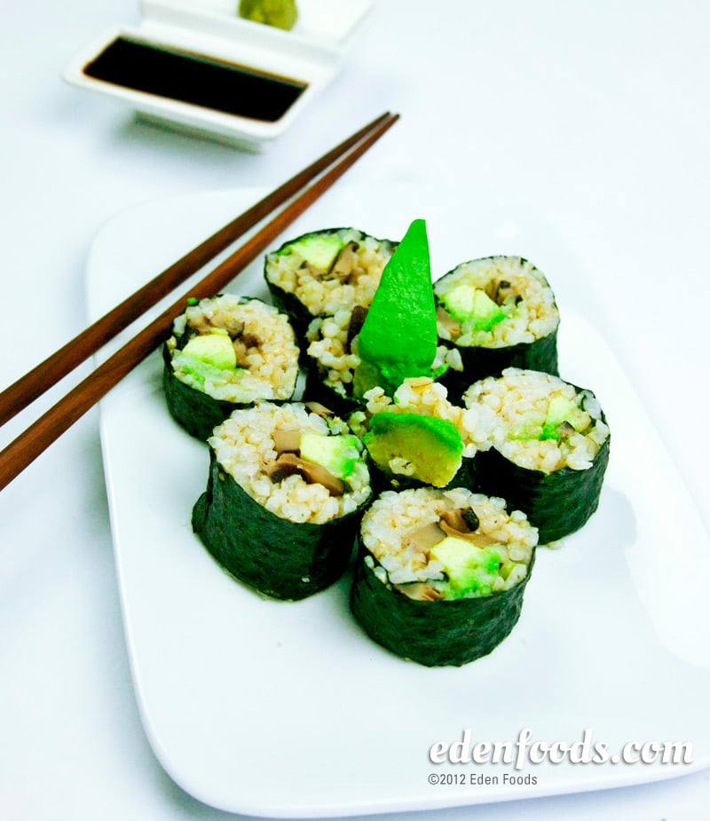 Brown Rice Sushi Roll (Nori Maki) Brown Rice Sushi Roll (Nori Maki)