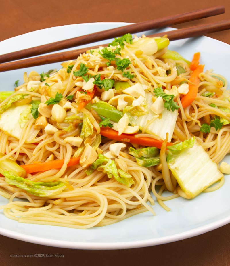 Pad Thai (Spicy Thai Rice Noodles) Pad Thai (Spicy Thai Rice Noodles)