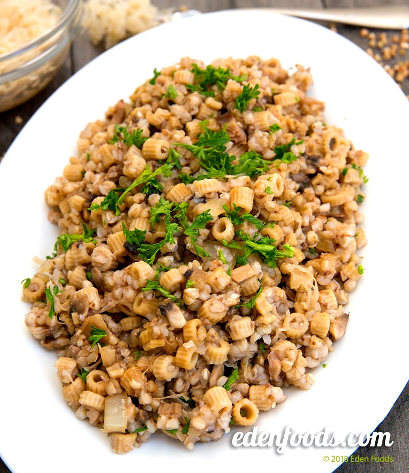 Kasha Varnitshkes (Sautéed Buckwheat and Pasta) Kasha Varnitshkes (Sautéed Buckwheat and Pasta)