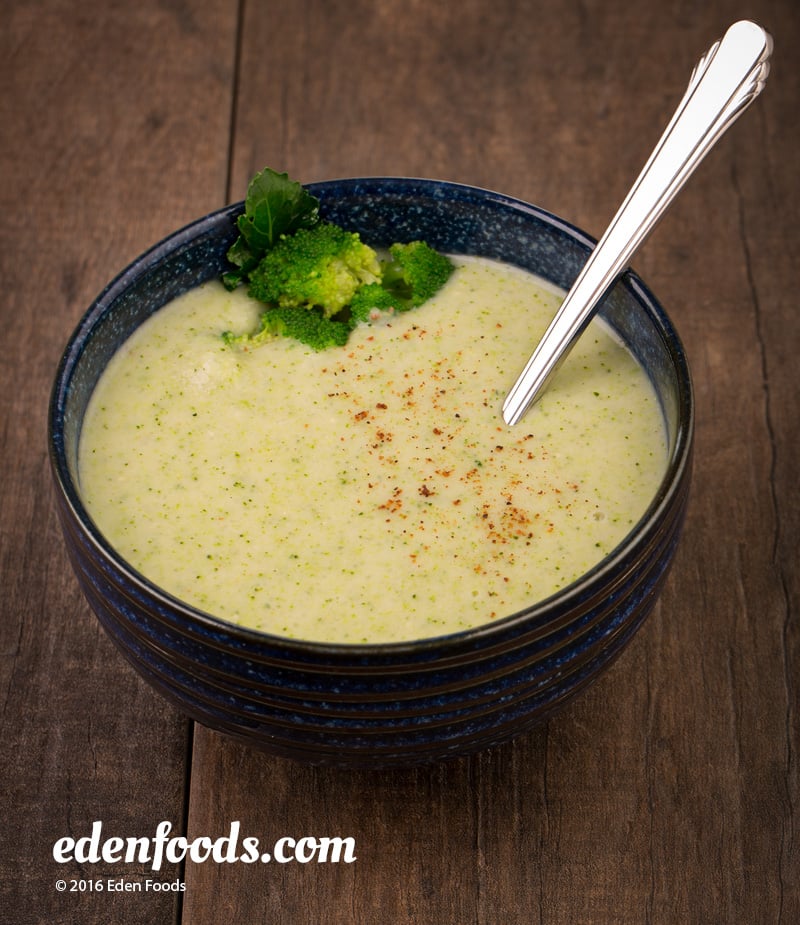 Cream of Broccoli Soup with Rice Flakes