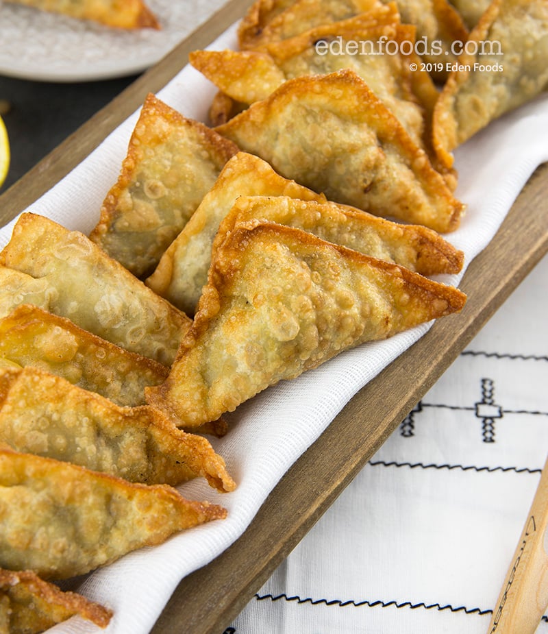 Very Easy Samosa (Indian stuffed fried pastry) Very Easy Samosa (Indian stuffed fried pastry)